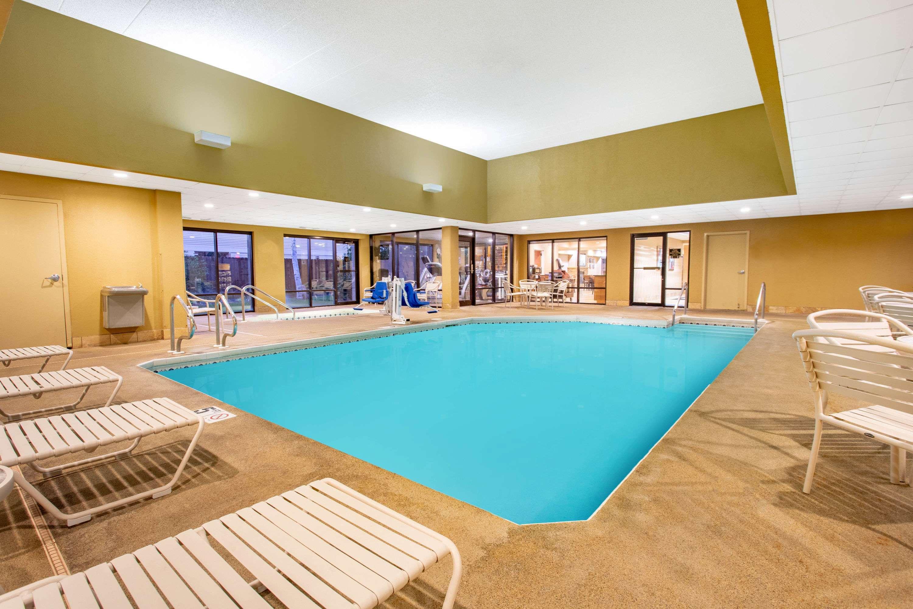 Americinn By Wyndham Madison West Екстериор снимка