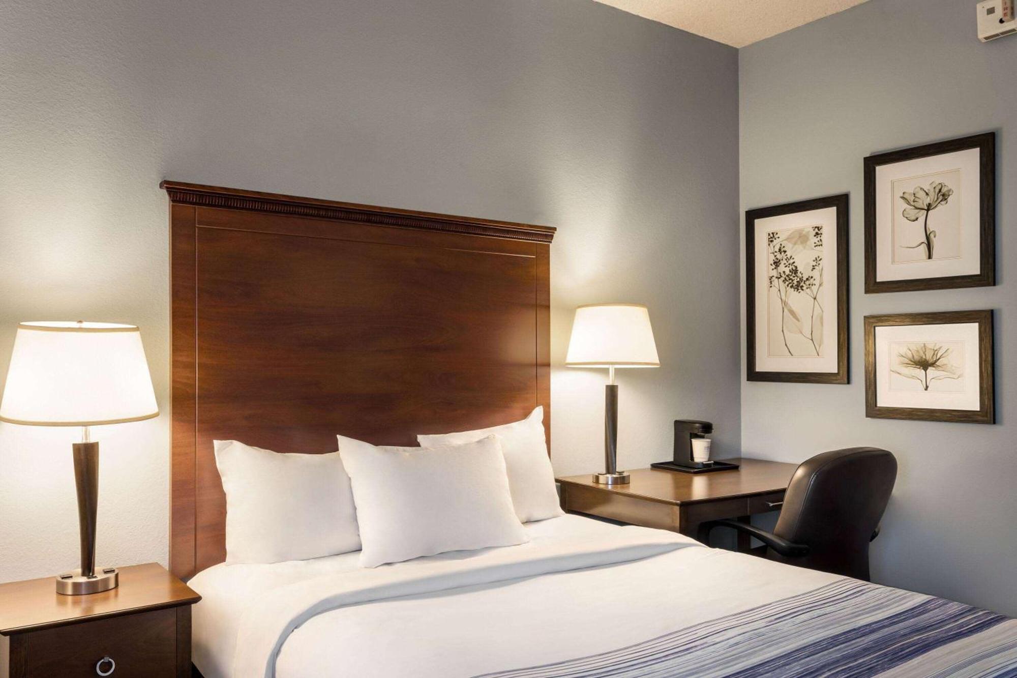 Americinn By Wyndham Madison West Екстериор снимка