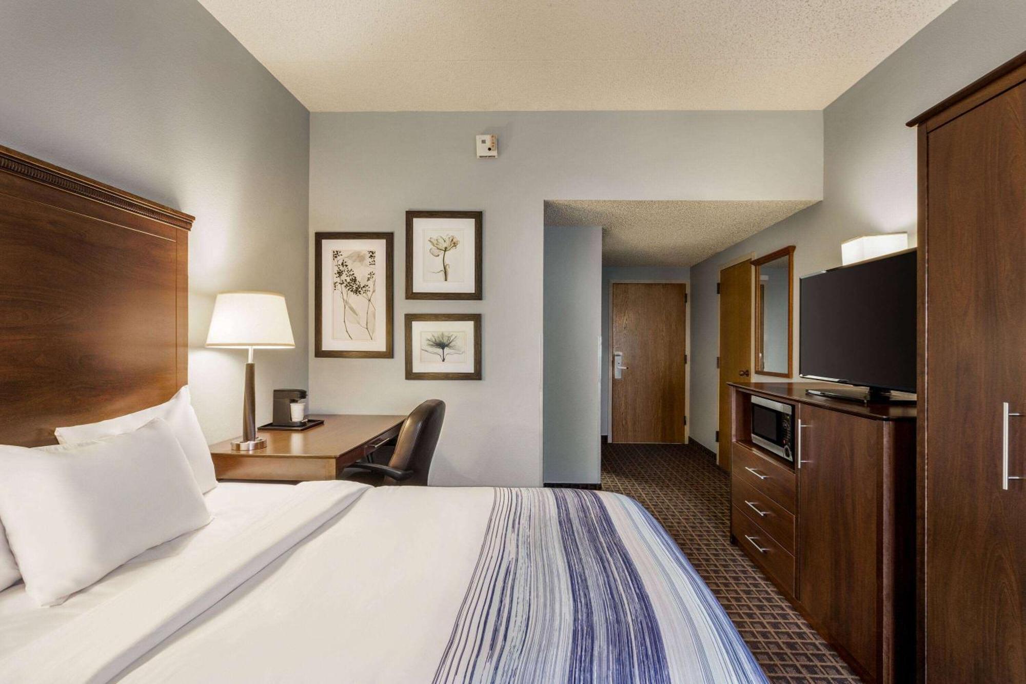 Americinn By Wyndham Madison West Екстериор снимка