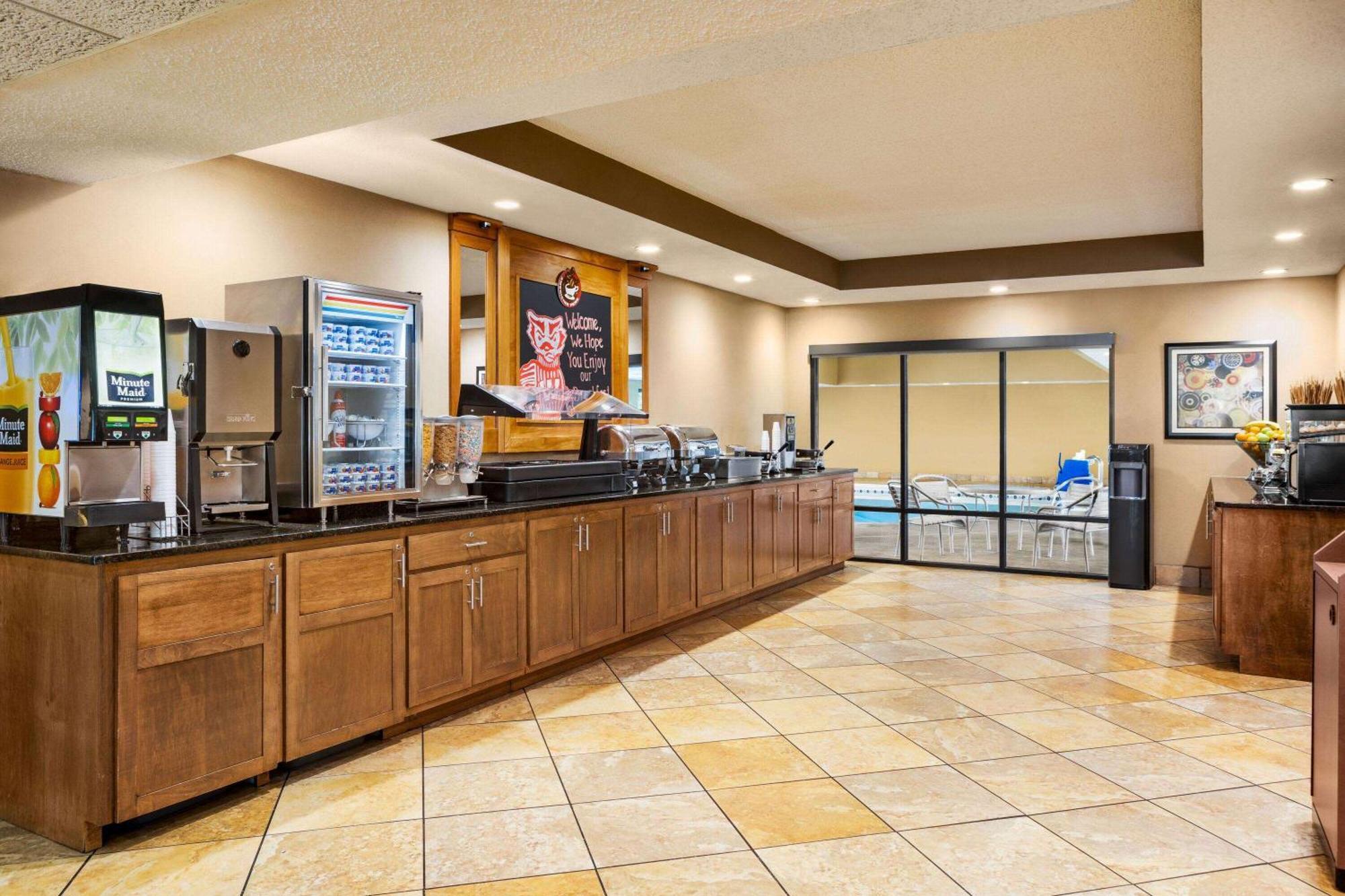 Americinn By Wyndham Madison West Екстериор снимка