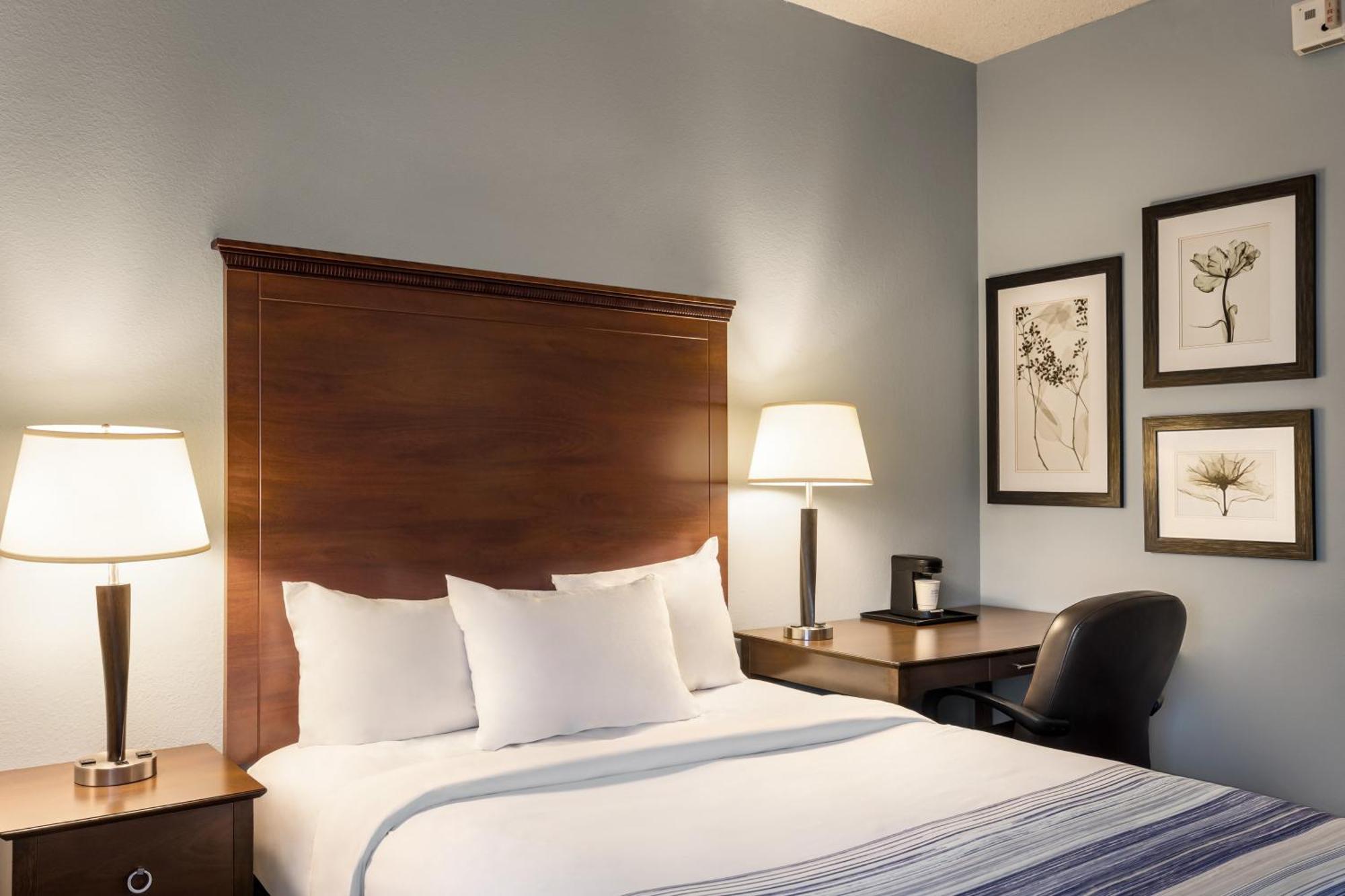 Americinn By Wyndham Madison West Екстериор снимка