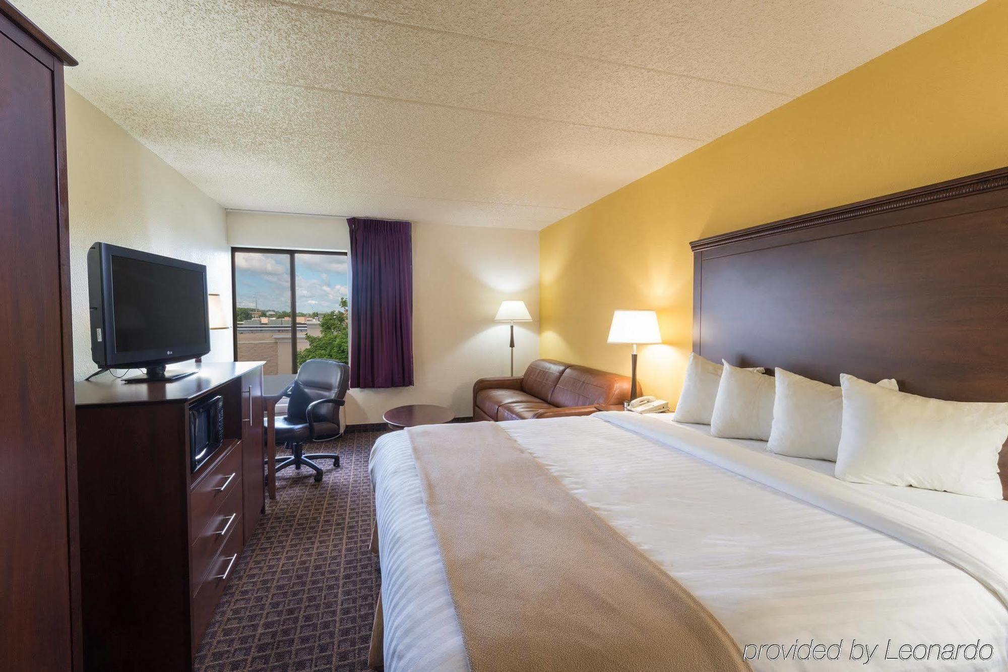Americinn By Wyndham Madison West Екстериор снимка