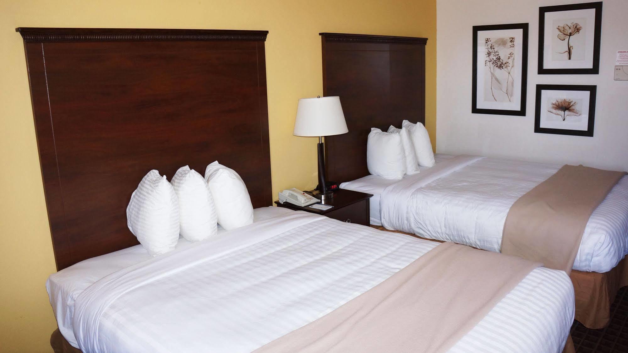 Americinn By Wyndham Madison West Екстериор снимка