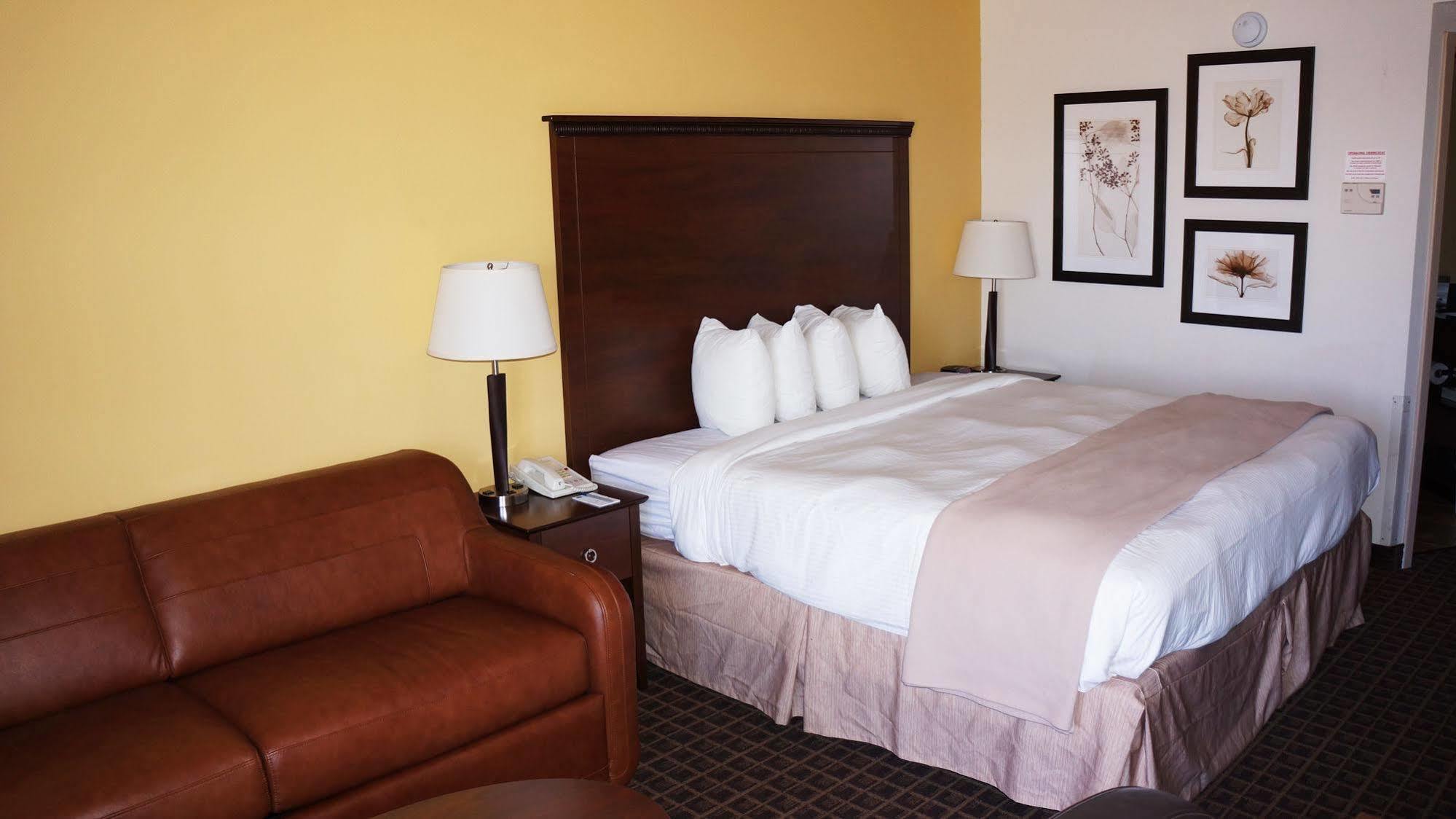 Americinn By Wyndham Madison West Екстериор снимка